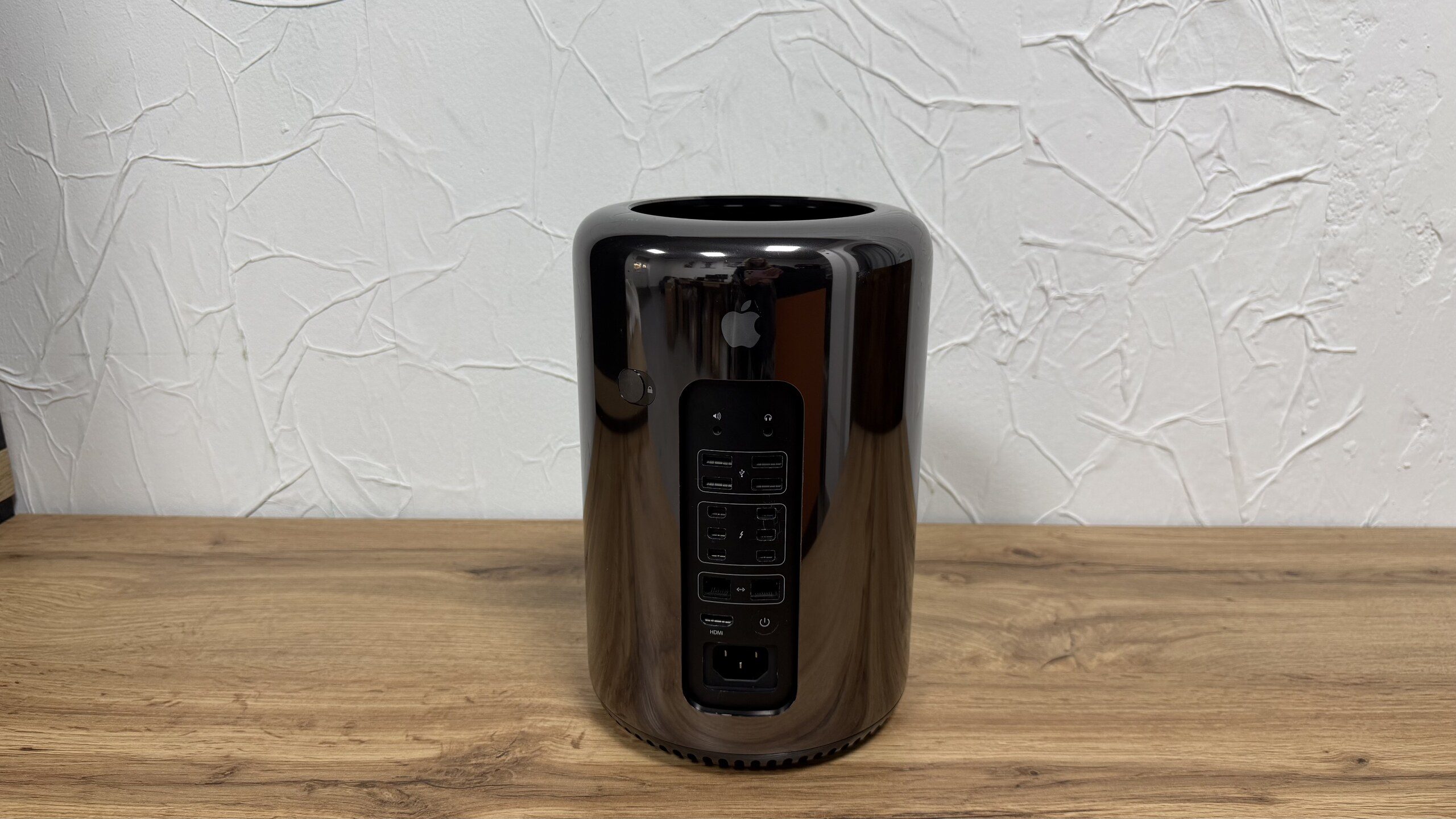 Apple Mac Pro Late 2013 – Xeon E5-2697 v2, 32 ГБ DDR3 ECC, SSD 1 ТБ Apple Mac Pro Late 2013 – Xeon E5-2697 v2, 32 ГБ DDR3 ECC, SSD 1 ТБ